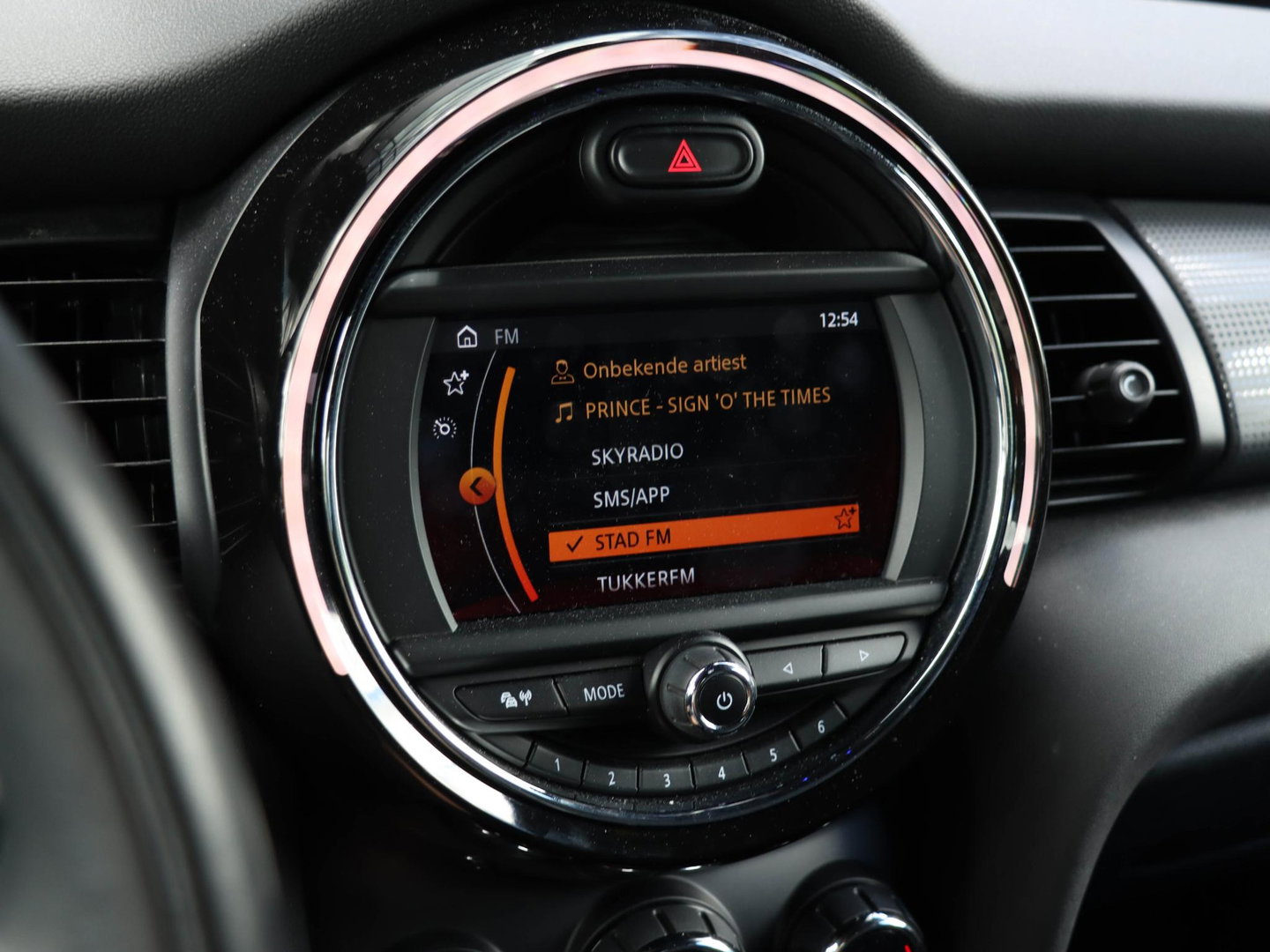 MINI 3-deurs 1.5 Cooper Automaat 136pk Harman Kardon Navigatie LED Dealeronderhouden