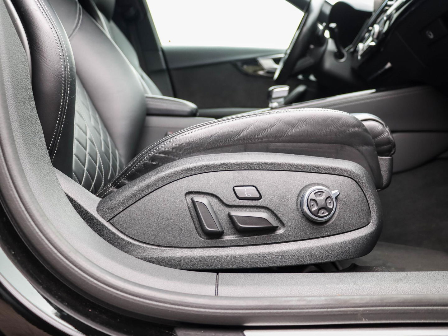 Audi S4 Avant S4 3.0 TFSI 354PK Quattro B&O Camera Sportstoel Memory Massage Trekhaak