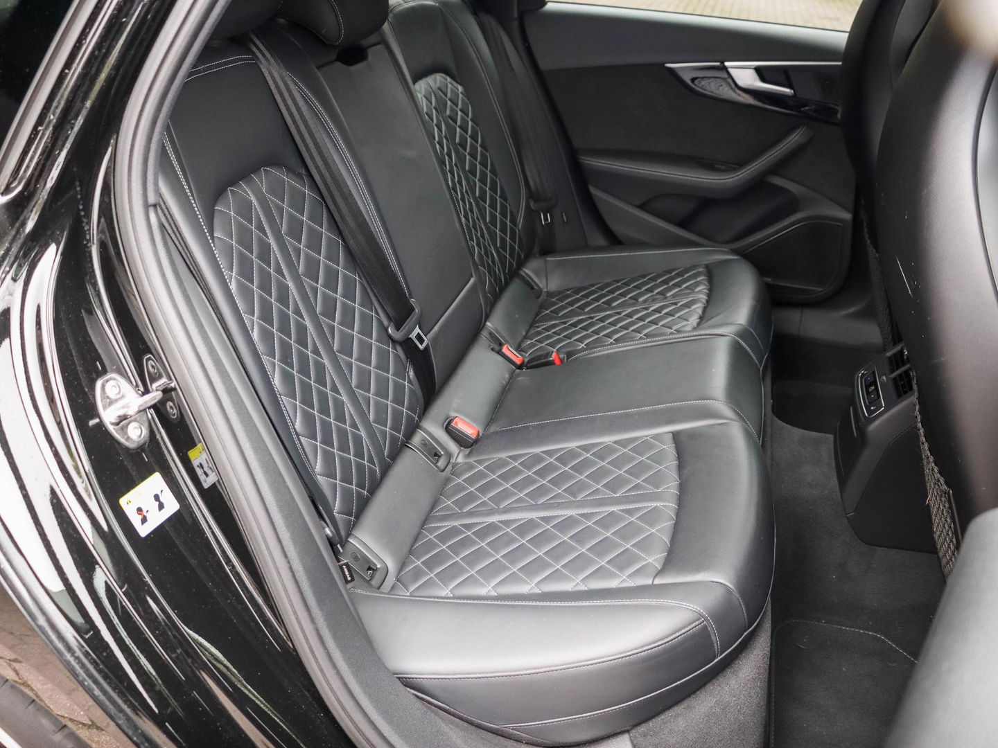 Audi S4 Avant S4 3.0 TFSI 354PK Quattro B&O Camera Sportstoel Memory Massage Trekhaak