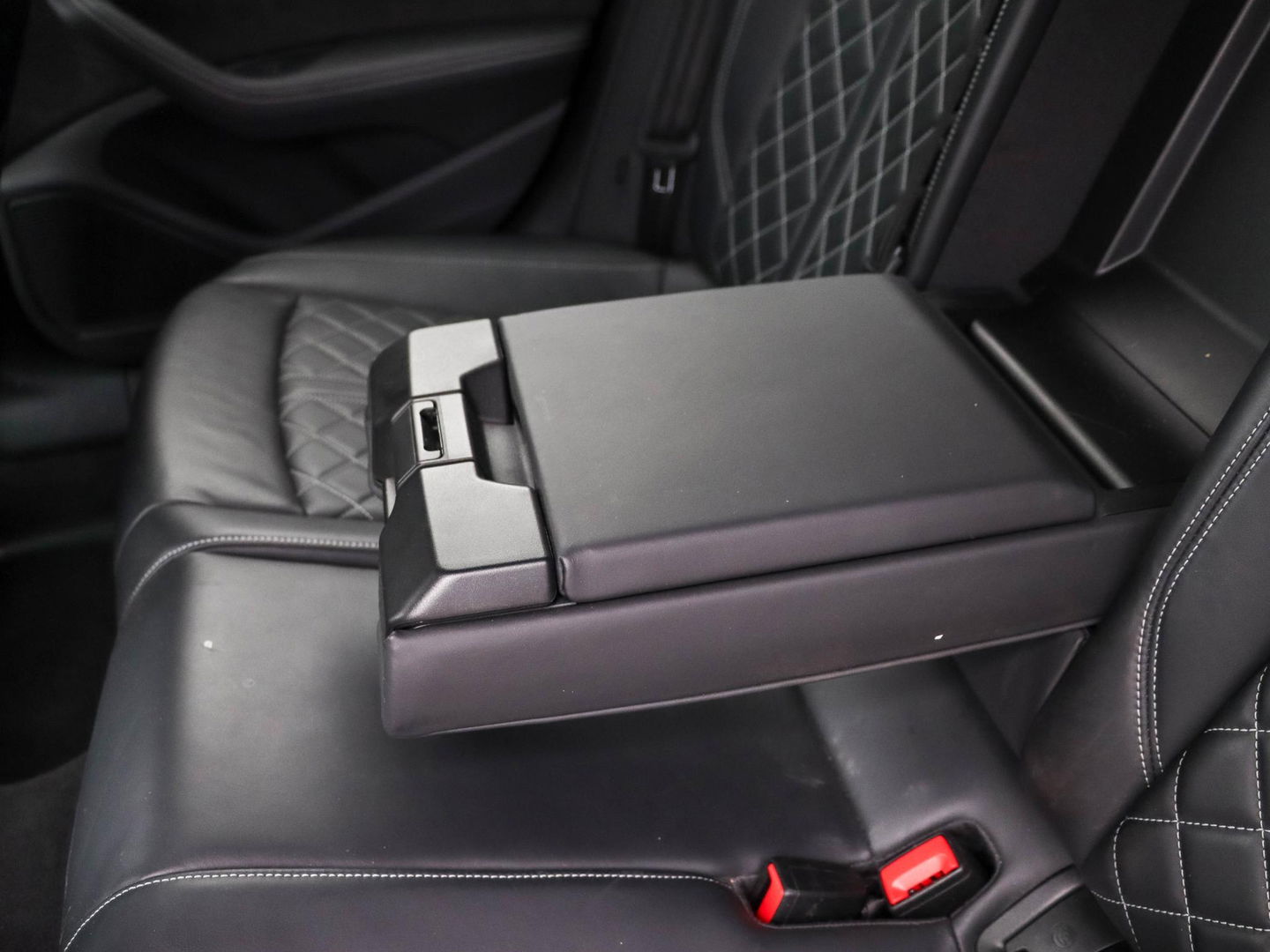 Audi S4 Avant S4 3.0 TFSI 354PK Quattro B&O Camera Sportstoel Memory Massage Trekhaak