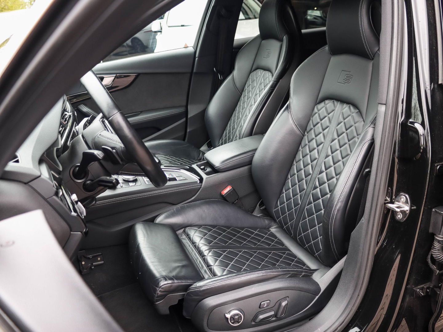 Audi S4 Avant S4 3.0 TFSI 354PK Quattro B&O Camera Sportstoel Memory Massage Trekhaak