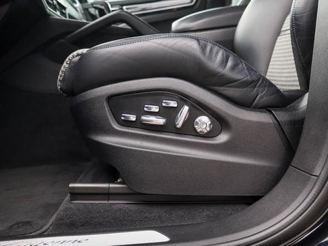 Porsche Cayenne Coupé 3.0 E-Hybrid 462pk | Sport Chrono | Luchtvering | Carbon | Bose