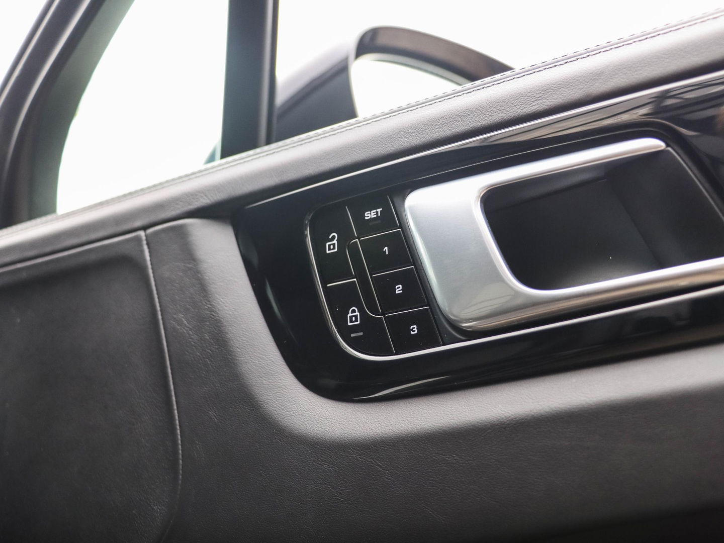 Porsche Cayenne Coupé 3.0 E-Hybrid 462pk | Sport Chrono | Luchtvering | Carbon | Bose