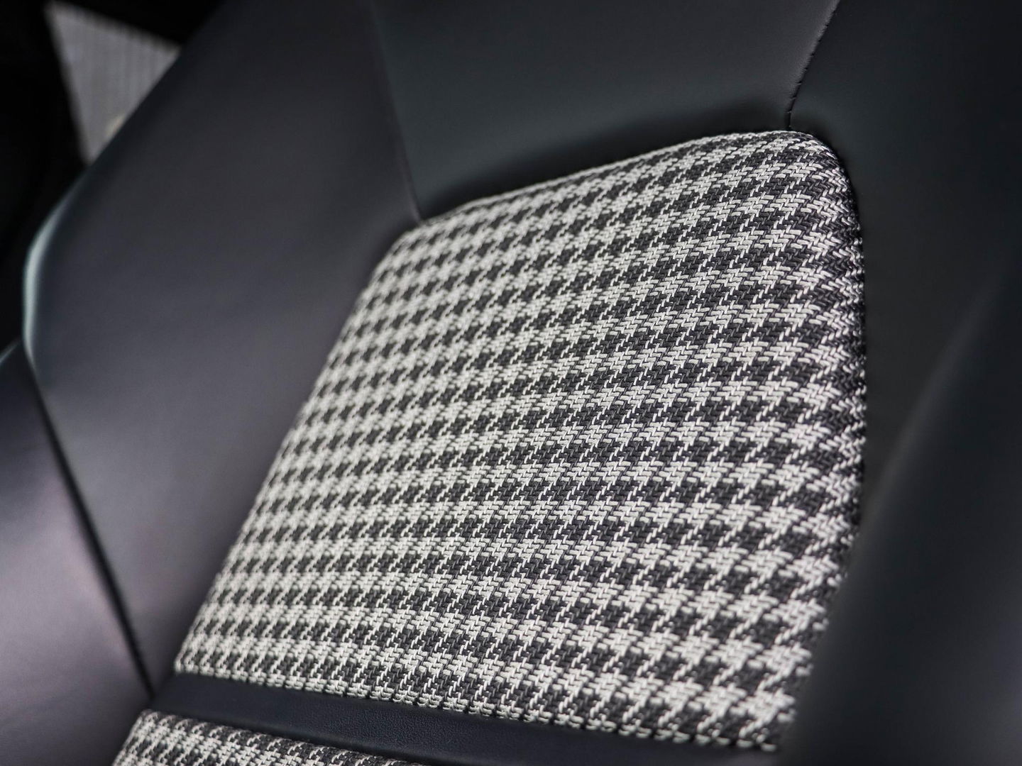 Porsche Cayenne Coupé 3.0 E-Hybrid 462pk | Sport Chrono | Luchtvering | Carbon | Bose