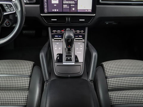 Porsche Cayenne Coupé 3.0 E-Hybrid 462pk | Sport Chrono | Luchtvering | Carbon | Bose