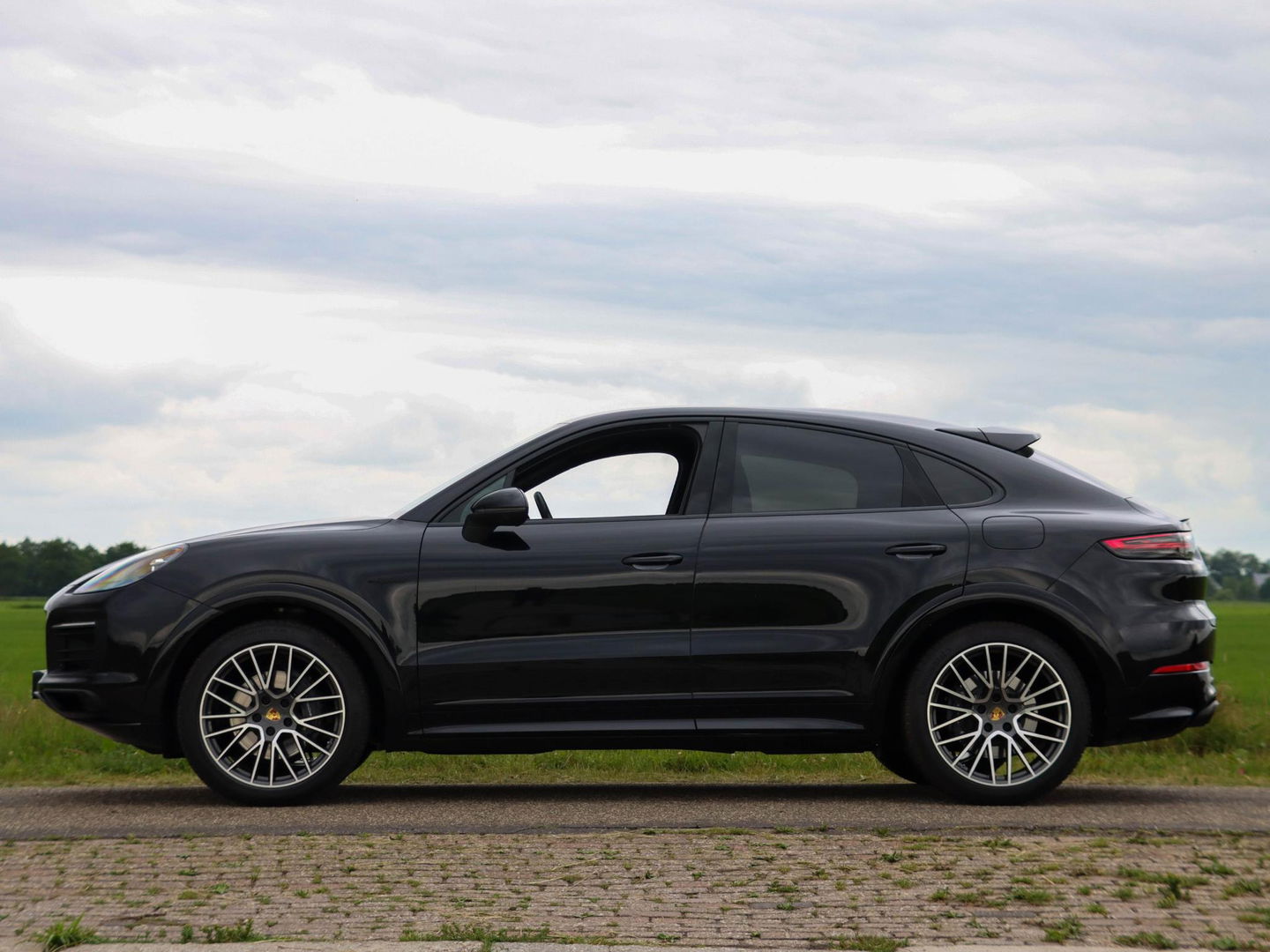 Porsche Cayenne Coupé 3.0 E-Hybrid 462pk | Sport Chrono | Luchtvering | Carbon | Bose
