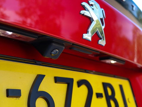 Peugeot 2008 1.2 PureTech Allure 130PK Trekhaak Panodak Keyless