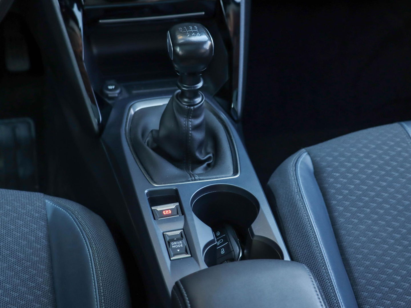 Peugeot 2008 1.2 PureTech Allure 130PK Trekhaak Panodak Keyless