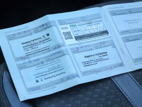 Peugeot 2008 1.2 PureTech Allure 130PK Trekhaak Panodak Keyless