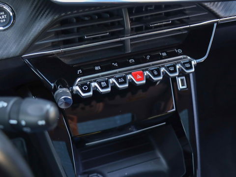 Peugeot 2008 1.2 PureTech Allure 130PK Trekhaak Panodak Keyless