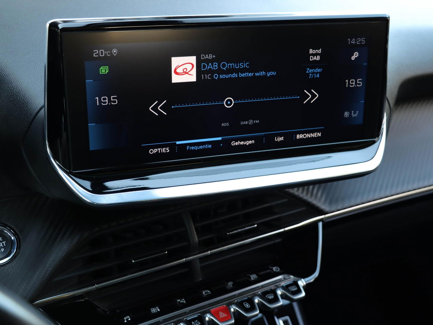 Peugeot 2008 1.2 PureTech Allure 130PK Trekhaak Panodak Keyless