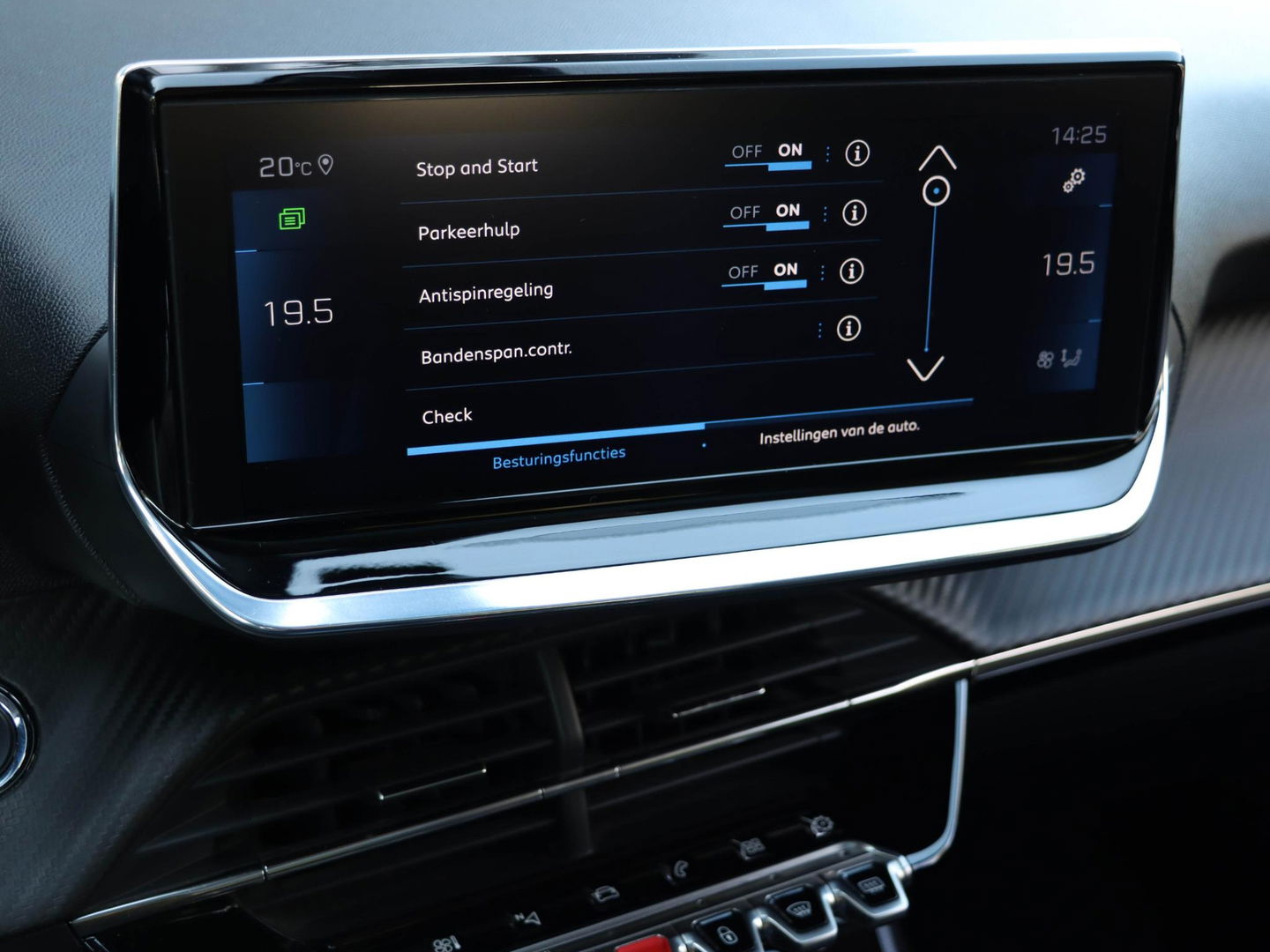 Peugeot 2008 1.2 PureTech Allure 130PK Trekhaak Panodak Keyless