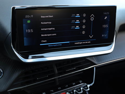 Peugeot 2008 1.2 PureTech Allure 130PK Trekhaak Panodak Keyless