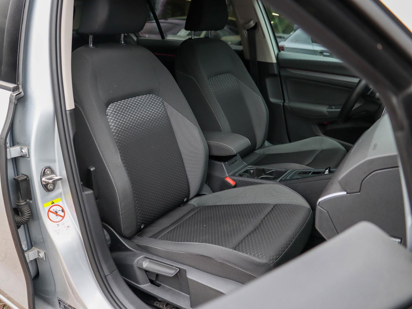 Volkswagen Golf 1.0 eTSI Active 110PK DSG Harman Kardon Fabr.garantie t/m 3-2027 max. 100.000km