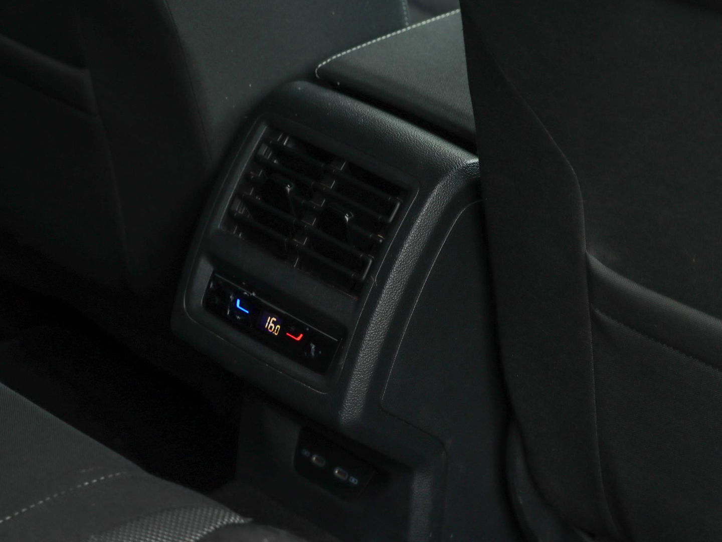 Volkswagen Golf 1.0 eTSI Active 110PK DSG Harman Kardon Fabr.garantie t/m 3-2027 max. 100.000km