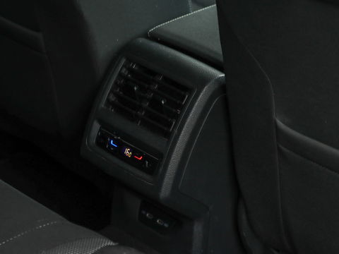 Volkswagen Golf 1.0 eTSI Active 110PK DSG Harman Kardon Fabr.garantie t/m 3-2027 max. 100.000km