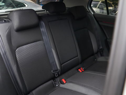 Volkswagen Golf 1.0 eTSI Active 110PK DSG Harman Kardon Fabr.garantie t/m 3-2027 max. 100.000km