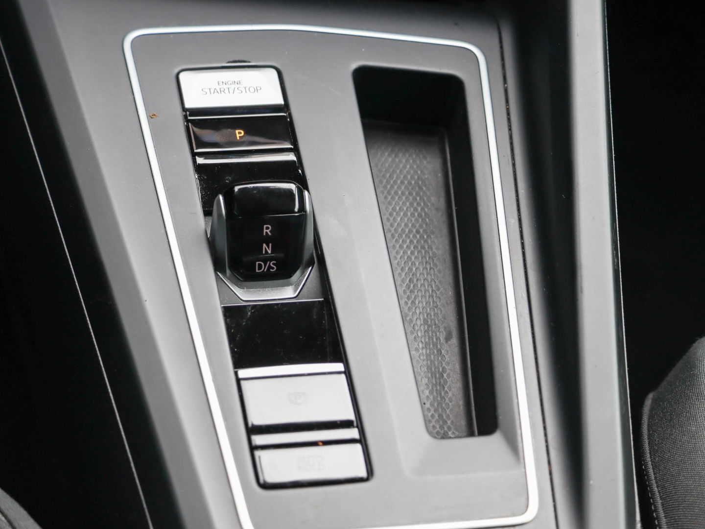 Volkswagen Golf 1.0 eTSI Active 110PK DSG Harman Kardon Fabr.garantie t/m 3-2027 max. 100.000km