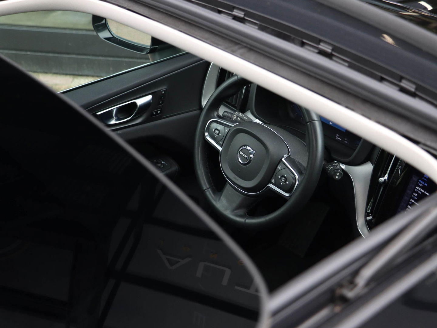 Volvo XC60 T6 AWD Inscription 350PK ACC Panoramadak 19 inch