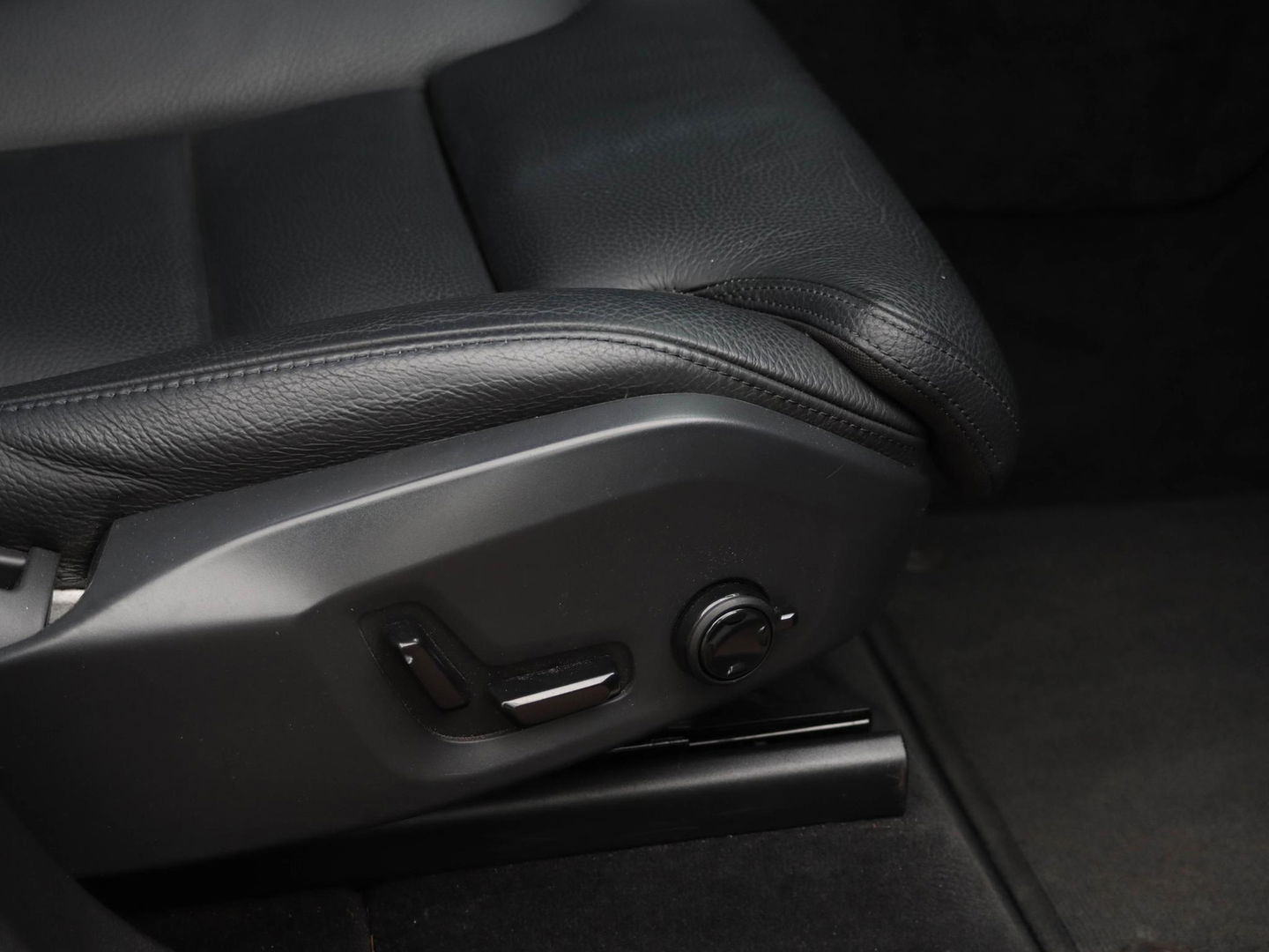 Volvo XC60 T6 AWD Inscription 350PK ACC Panoramadak 19 inch