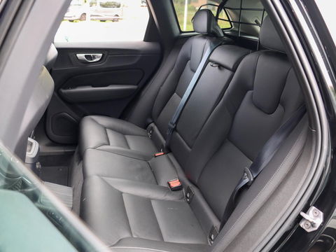 Volvo XC60 T6 AWD Inscription 350PK ACC Panoramadak 19 inch