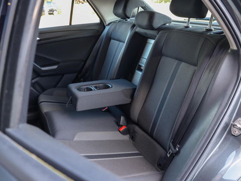 Volkswagen T-Roc 1.0 TSI Style 115pk Trekhaak Navigatie Camera