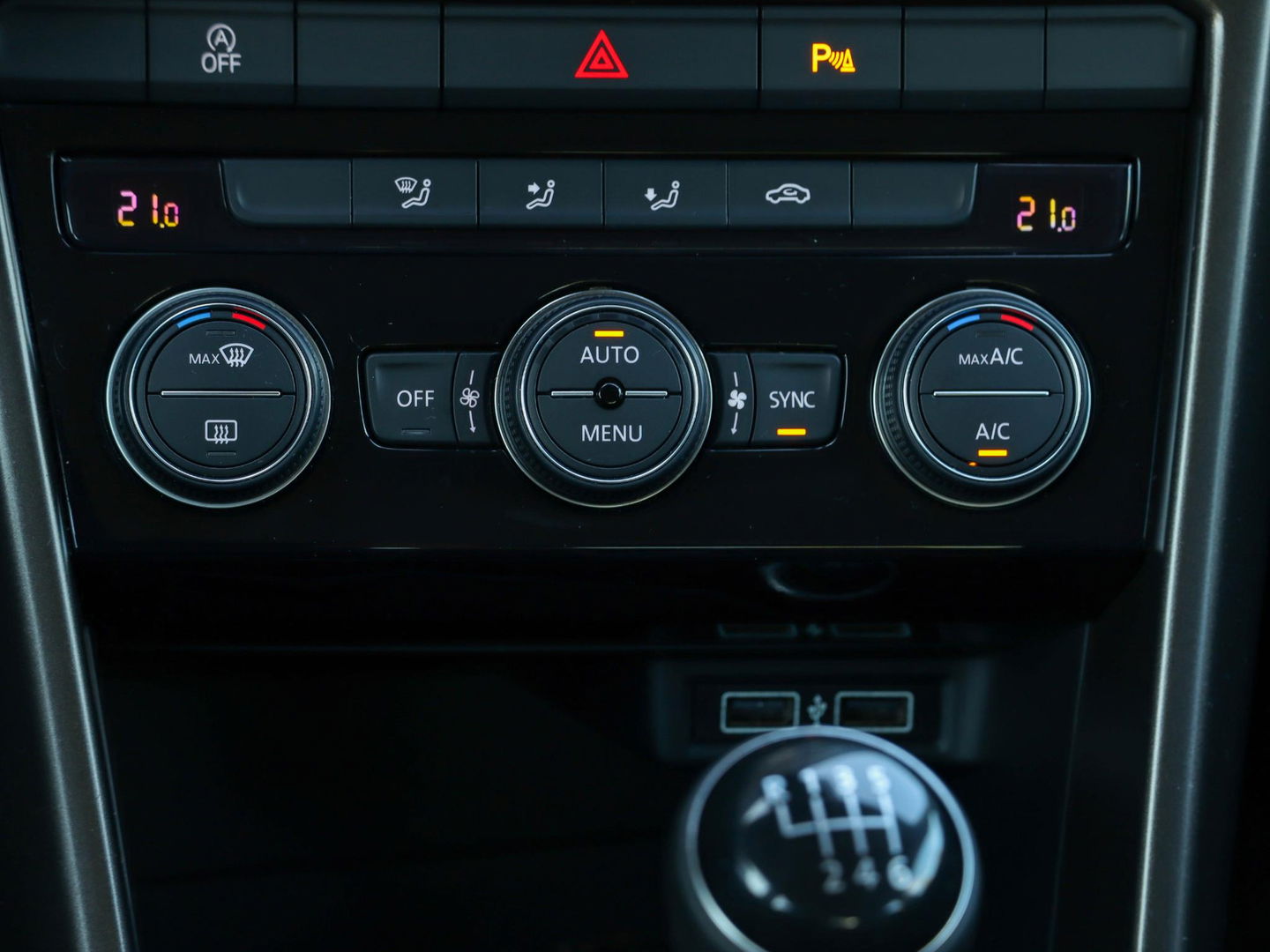 Volkswagen T-Roc 1.0 TSI Style 115pk Trekhaak Navigatie Camera