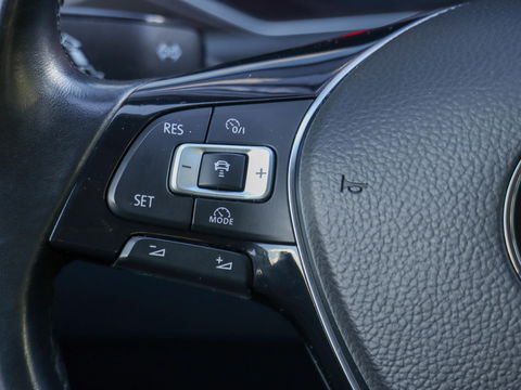 Volkswagen T-Roc 1.0 TSI Style 115pk Trekhaak Navigatie Camera