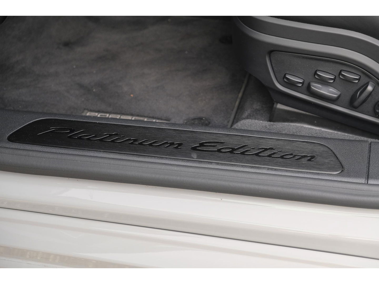 Porsche Panamera 2.9 4 462pk E-Hybrid Platinum Sport design Panoramadak 5-zits 4-wielsturing Luchtvering Sportuitlaat Matrix Stoelkoeling