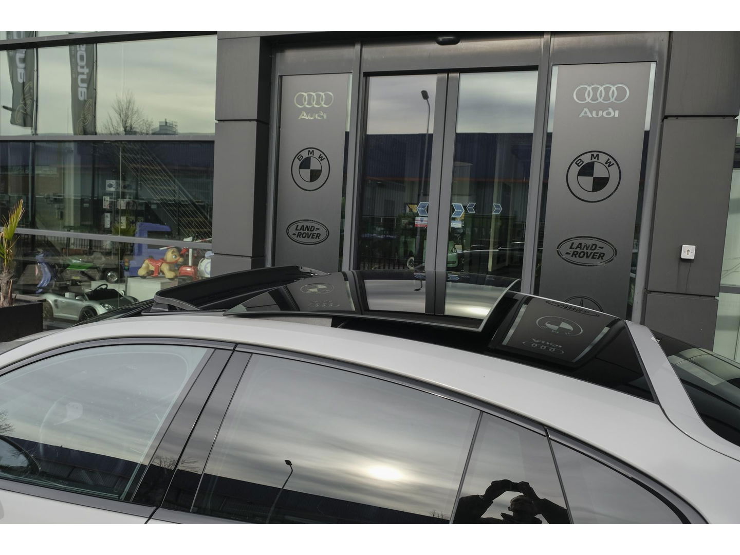 Porsche Panamera 2.9 4 462pk E-Hybrid Platinum Sport design Panoramadak 5-zits 4-wielsturing Luchtvering Sportuitlaat Matrix Stoelkoeling