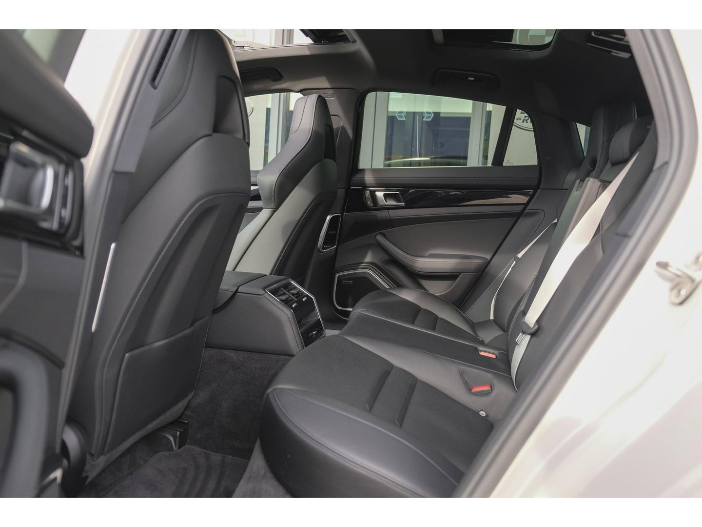 Porsche Panamera 2.9 4 462pk E-Hybrid Platinum Sport design Panoramadak 5-zits 4-wielsturing Luchtvering Sportuitlaat Matrix Stoelkoeling