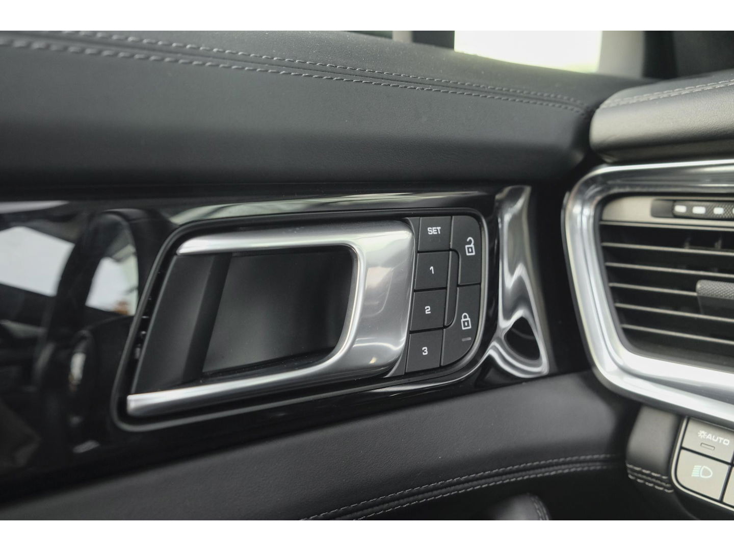 Porsche Panamera 2.9 4 462pk E-Hybrid Platinum Sport design Panoramadak 5-zits 4-wielsturing Luchtvering Sportuitlaat Matrix Stoelkoeling