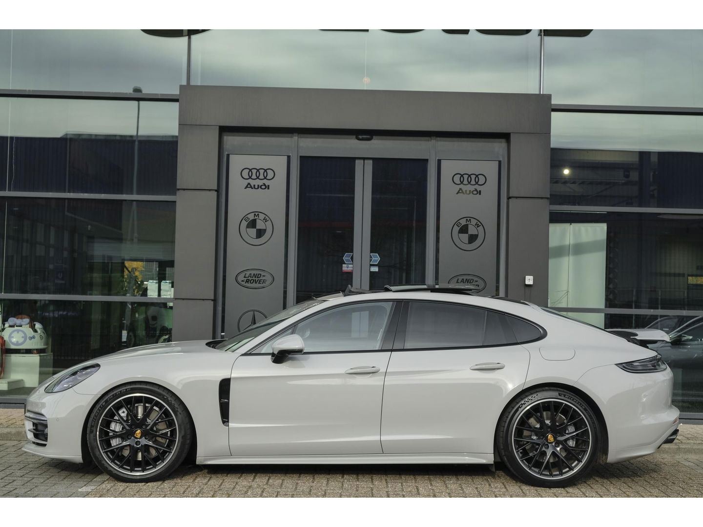 Porsche Panamera 2.9 4 462pk E-Hybrid Platinum Sport design Panoramadak 5-zits 4-wielsturing Luchtvering Sportuitlaat Matrix Stoelkoeling