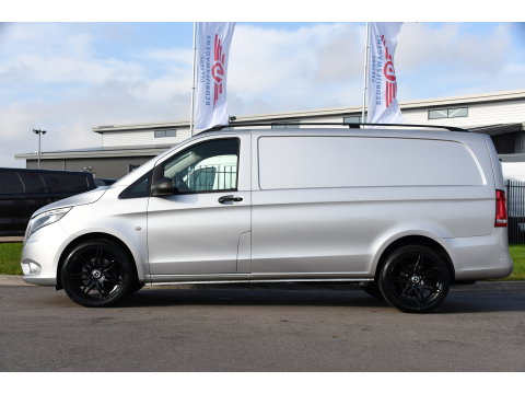 Mercedes-Benz Vito 119 CDI L2 AMG Edition Adaptieve Cruise, Camera, Carplay, LED, Stoelverwarming, Leder, Trekhaak, Multimedia, Uniek!