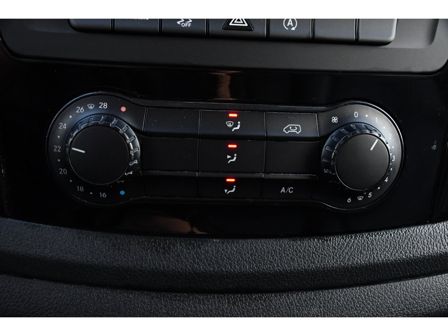 Mercedes-Benz Vito 119 CDI L2 AMG Edition Adaptieve Cruise, Camera, Carplay, LED, Stoelverwarming, Leder, Trekhaak, Multimedia, Uniek!