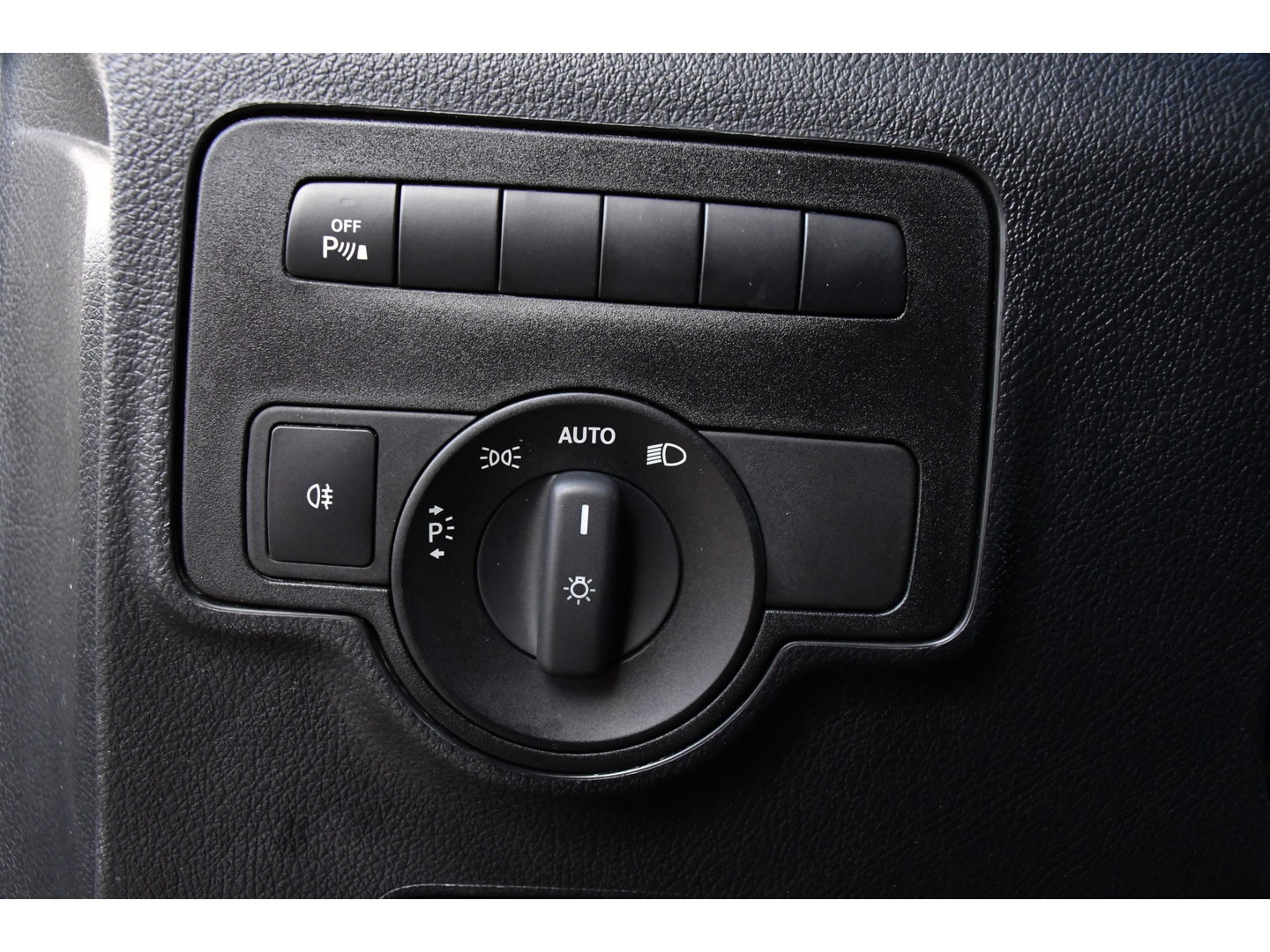 Mercedes-Benz Vito 119 CDI L2 AMG Edition Adaptieve Cruise, Camera, Carplay, LED, Stoelverwarming, Leder, Trekhaak, Multimedia, Uniek!