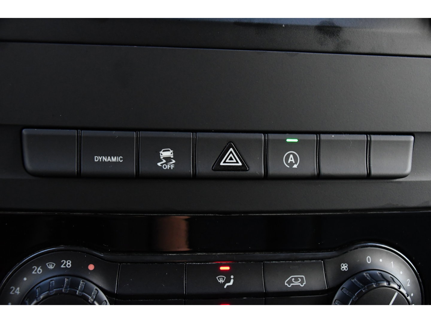 Mercedes-Benz Vito 119 CDI L2 AMG Edition Adaptieve Cruise, Camera, Carplay, LED, Stoelverwarming, Leder, Trekhaak, Multimedia, Uniek!
