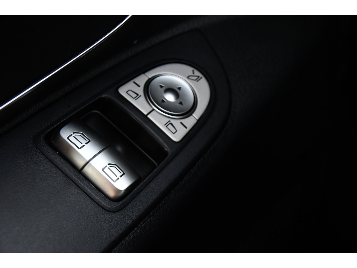 Mercedes-Benz Vito 119 CDI L2 AMG Edition Adaptieve Cruise, Camera, Carplay, LED, Stoelverwarming, Leder, Trekhaak, Multimedia, Uniek!