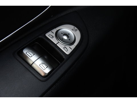 Mercedes-Benz Vito 119 CDI L2 AMG Edition Adaptieve Cruise, Camera, Carplay, LED, Stoelverwarming, Leder, Trekhaak, Multimedia, Uniek!