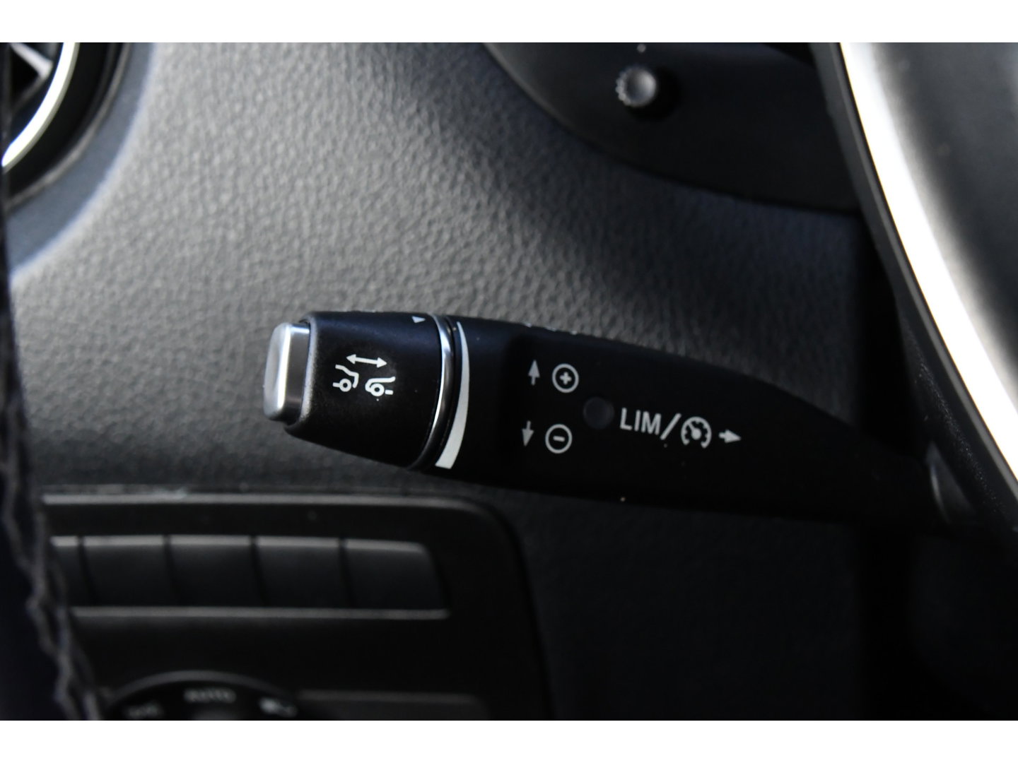 Mercedes-Benz Vito 119 CDI L2 AMG Edition Adaptieve Cruise, Camera, Carplay, LED, Stoelverwarming, Leder, Trekhaak, Multimedia, Uniek!