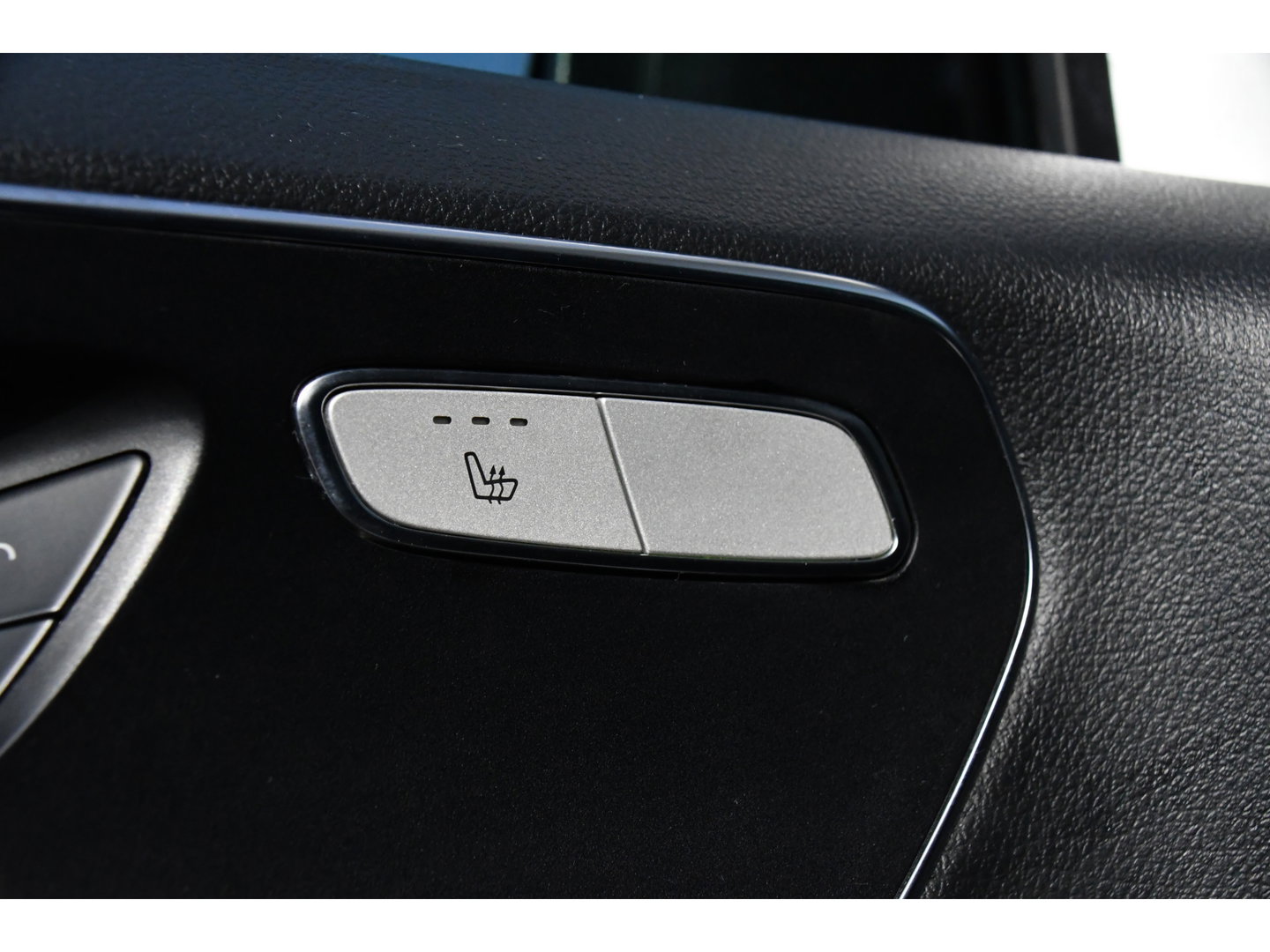 Mercedes-Benz Vito 119 CDI L2 AMG Edition Adaptieve Cruise, Camera, Carplay, LED, Stoelverwarming, Leder, Trekhaak, Multimedia, Uniek!