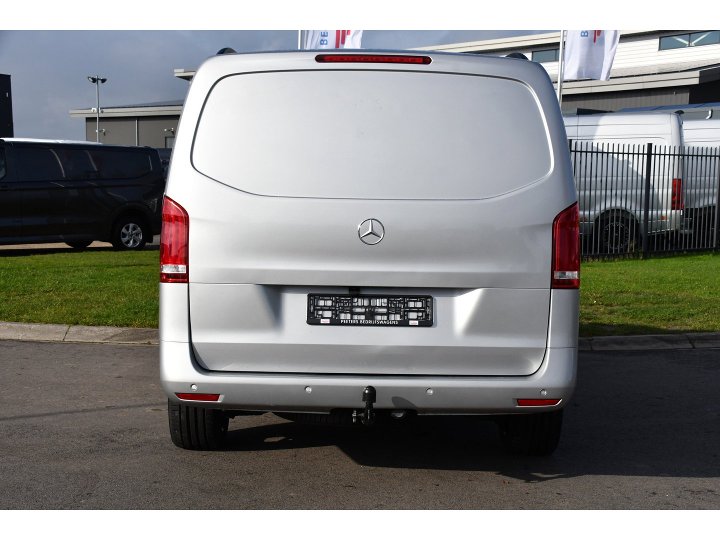 Mercedes-Benz Vito 119 CDI L2 AMG Edition Adaptieve Cruise, Camera, Carplay, LED, Stoelverwarming, Leder, Trekhaak, Multimedia, Uniek!