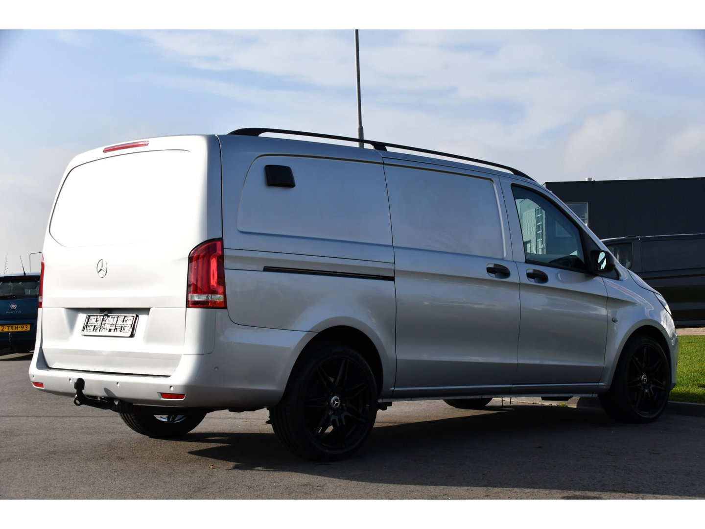 Mercedes-Benz Vito 119 CDI L2 AMG Edition Adaptieve Cruise, Camera, Carplay, LED, Stoelverwarming, Leder, Trekhaak, Multimedia, Uniek!