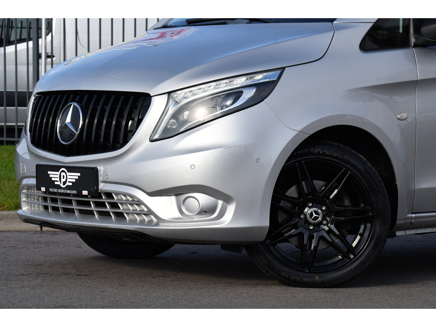 Mercedes-Benz Vito 119 CDI L2 AMG Edition Adaptieve Cruise, Camera, Carplay, LED, Stoelverwarming, Leder, Trekhaak, Multimedia, Uniek!