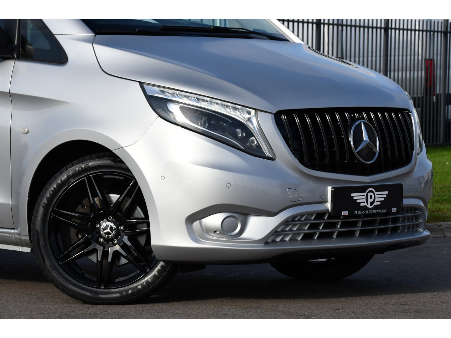 Mercedes-Benz Vito 119 CDI L2 AMG Edition Adaptieve Cruise, Camera, Carplay, LED, Stoelverwarming, Leder, Trekhaak, Multimedia, Uniek!