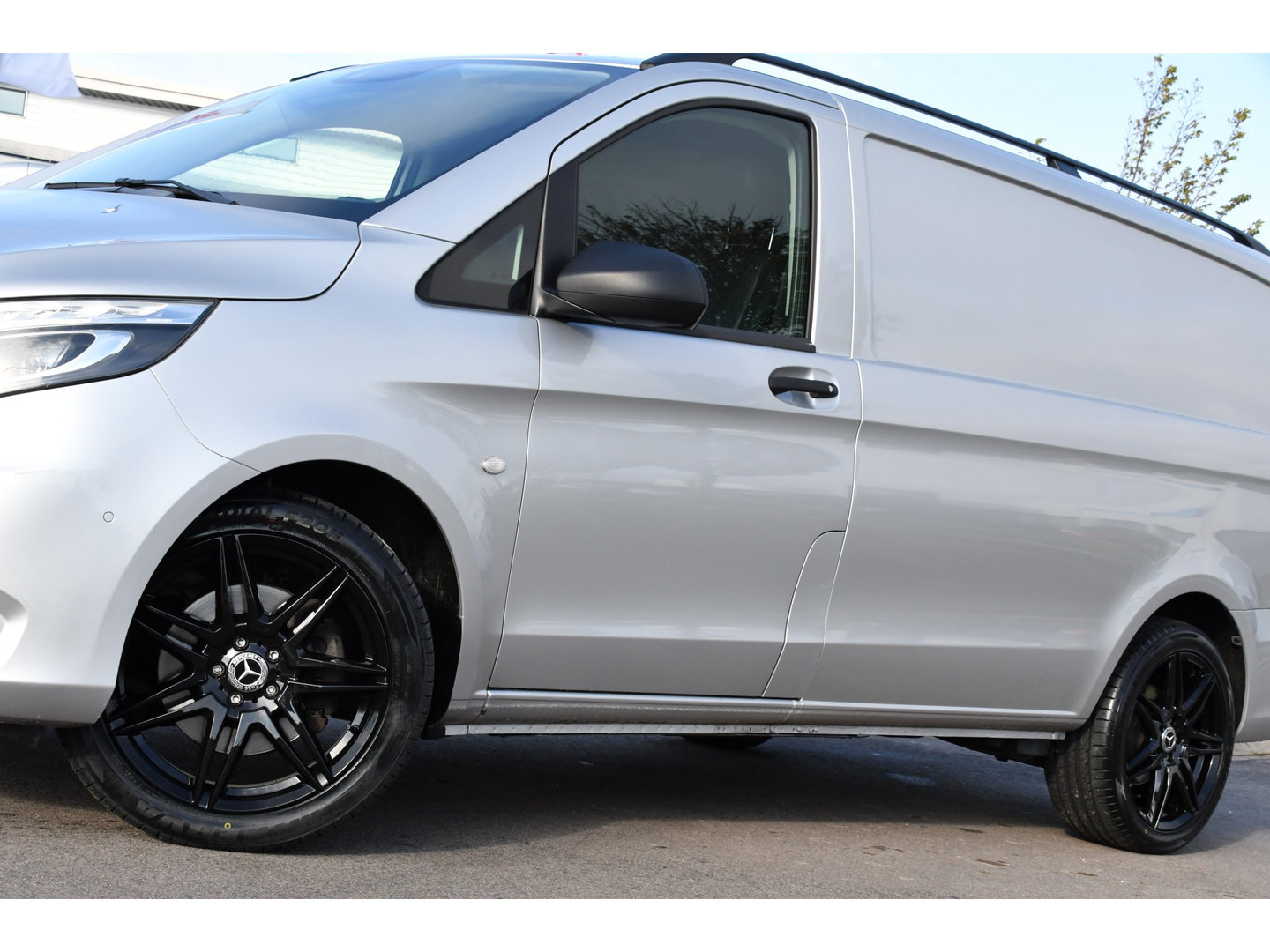 Mercedes-Benz Vito 119 CDI L2 AMG Edition Adaptieve Cruise, Camera, Carplay, LED, Stoelverwarming, Leder, Trekhaak, Multimedia, Uniek!