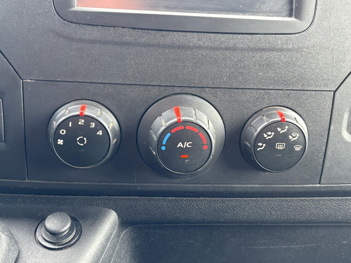 Renault Master T35 2.3 dCi L2H2 2x SCHUIFD | Cruise | Navi | Bluetooth | Airco