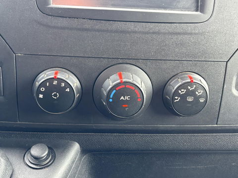 Renault Master T35 2.3 dCi L2H2 2x SCHUIFD | Cruise | Navi | Bluetooth | Airco