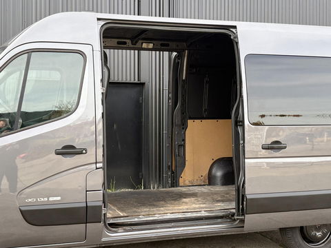 Renault Master T35 2.3 dCi L2H2 2x SCHUIFD | Cruise | Navi | Bluetooth | Airco