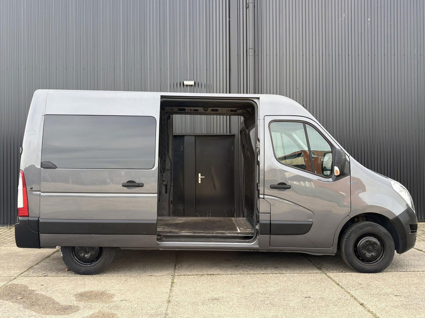 Renault Master T35 2.3 dCi L2H2 2x SCHUIFD | Cruise | Navi | Bluetooth | Airco